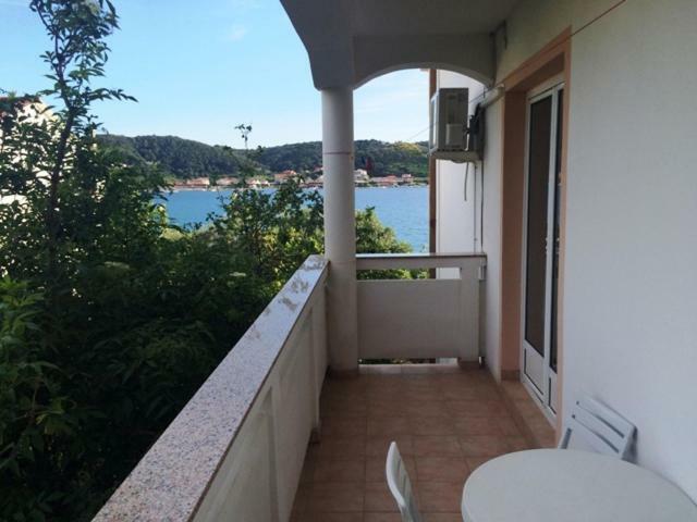 Apartman Supetarska Draga Apartamento Exterior foto